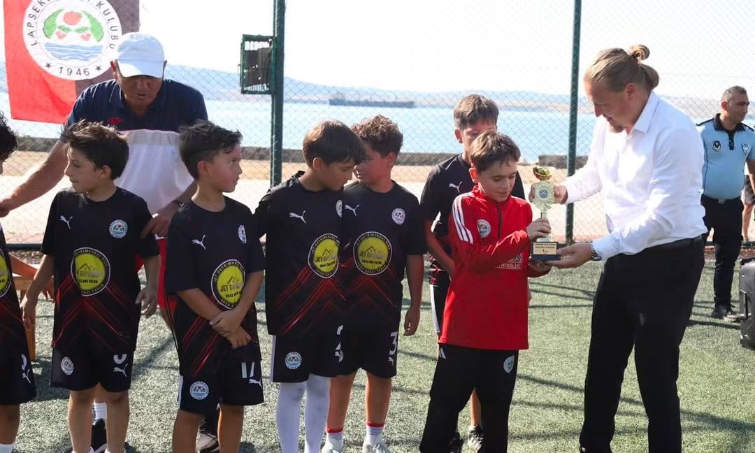 Lapseki Spor Kulübü Halı Saha Tesisleri